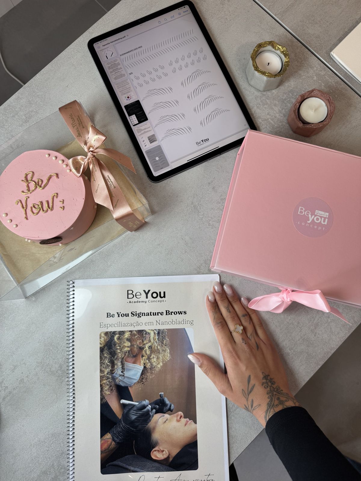 Material utilizado na formação: apostila, tablet de traçados e kit